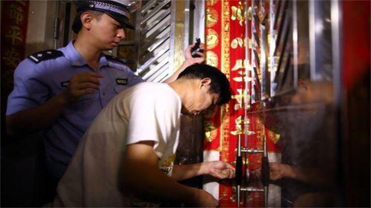 桐梓请开锁师傅开了锁后，师傅